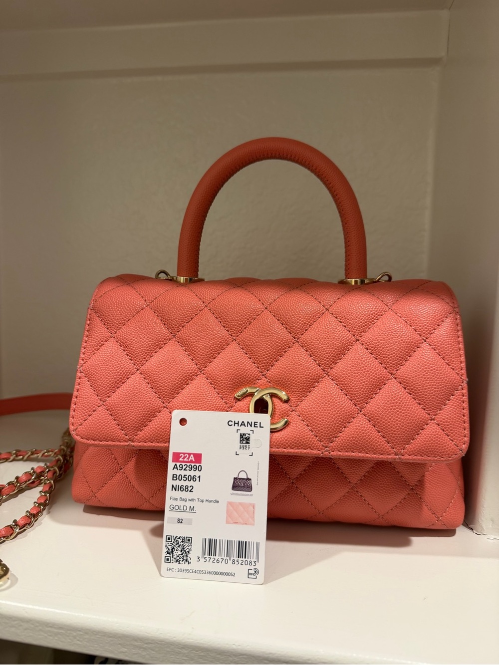 CHANELCaviar Quilted Mini Coco Handle
Flap Pink bag